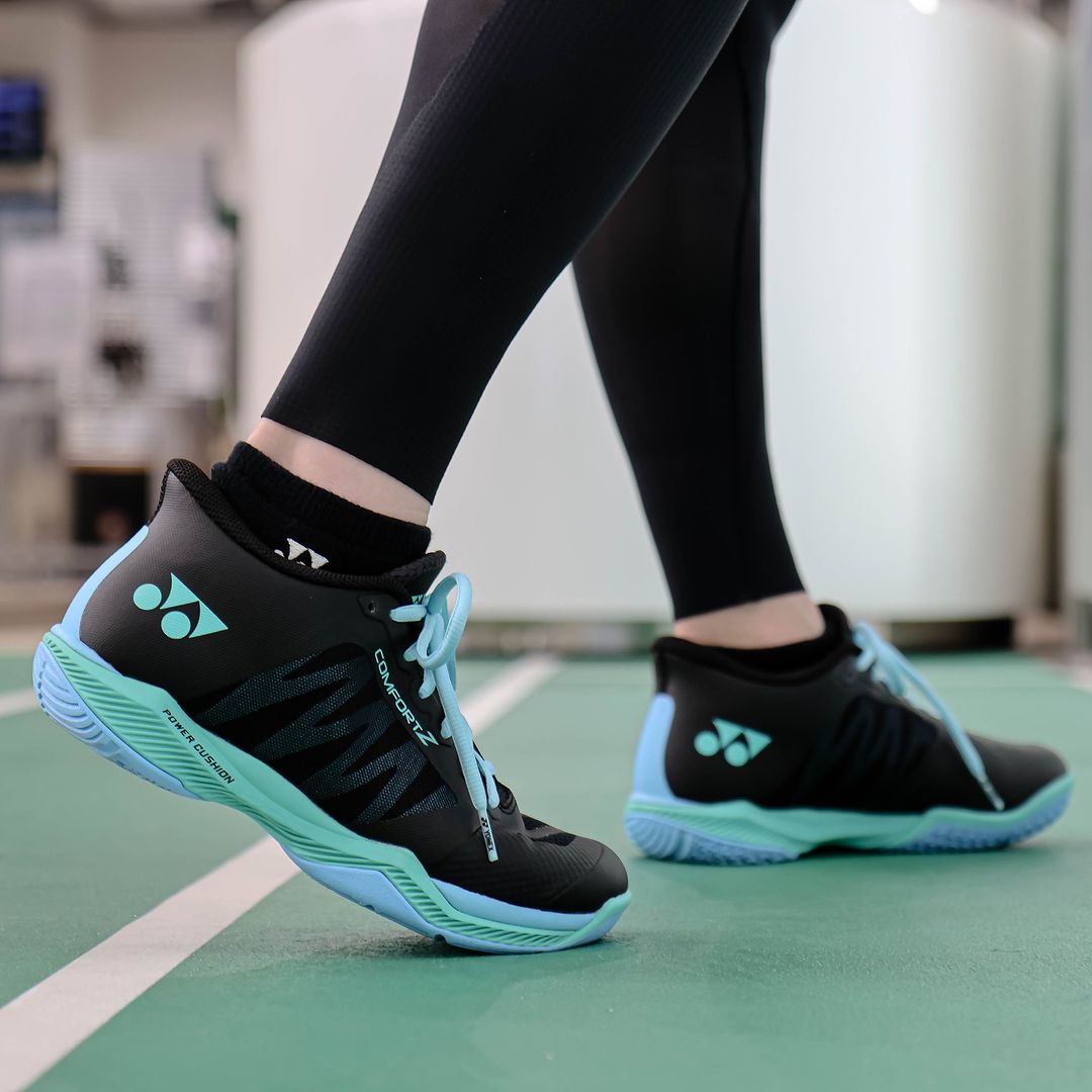 Yonex Power Cushion Comfort Z3 (Black/Mint) Women's Court Shoe 2024 