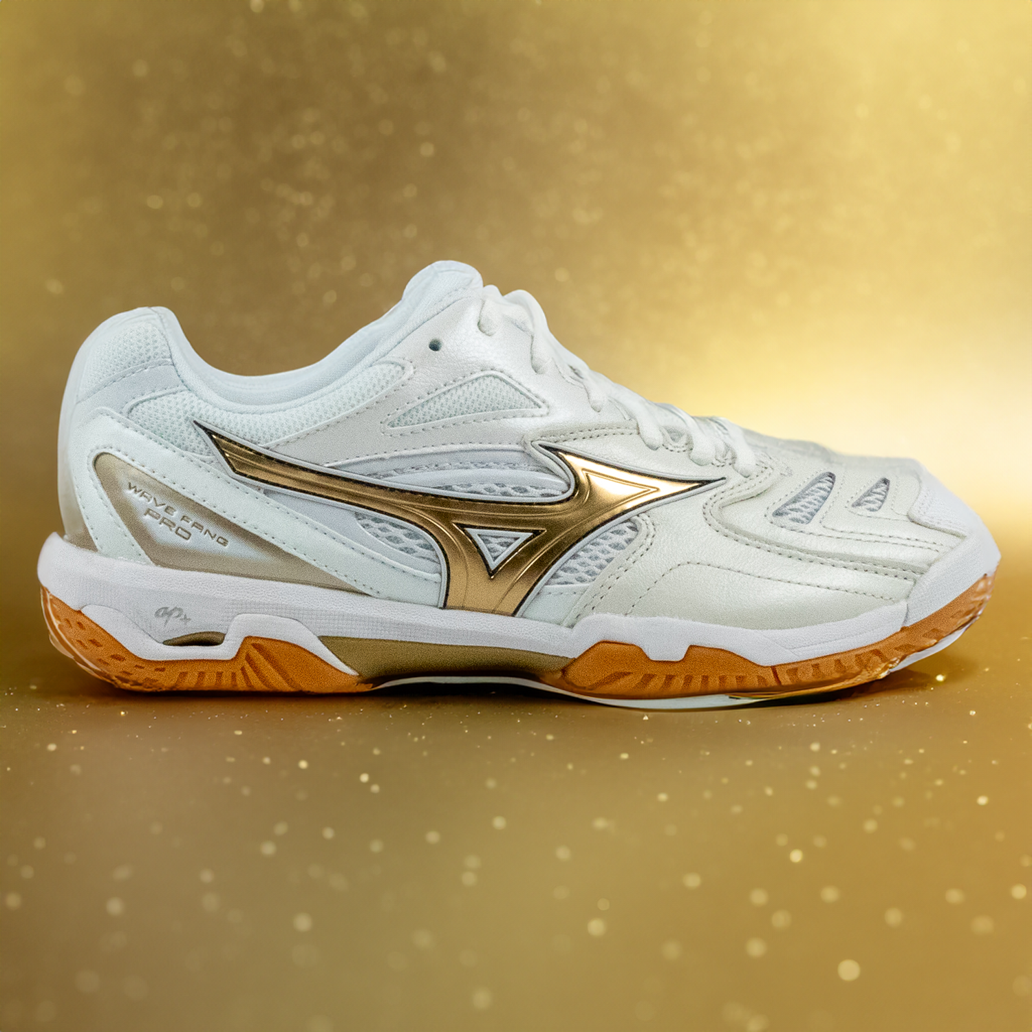 Mizuno Wave Fang Pro (White/Gold) - JoyBadminton Mizuno Wave Fang Pro (White/Gold) - JoyBadminton
