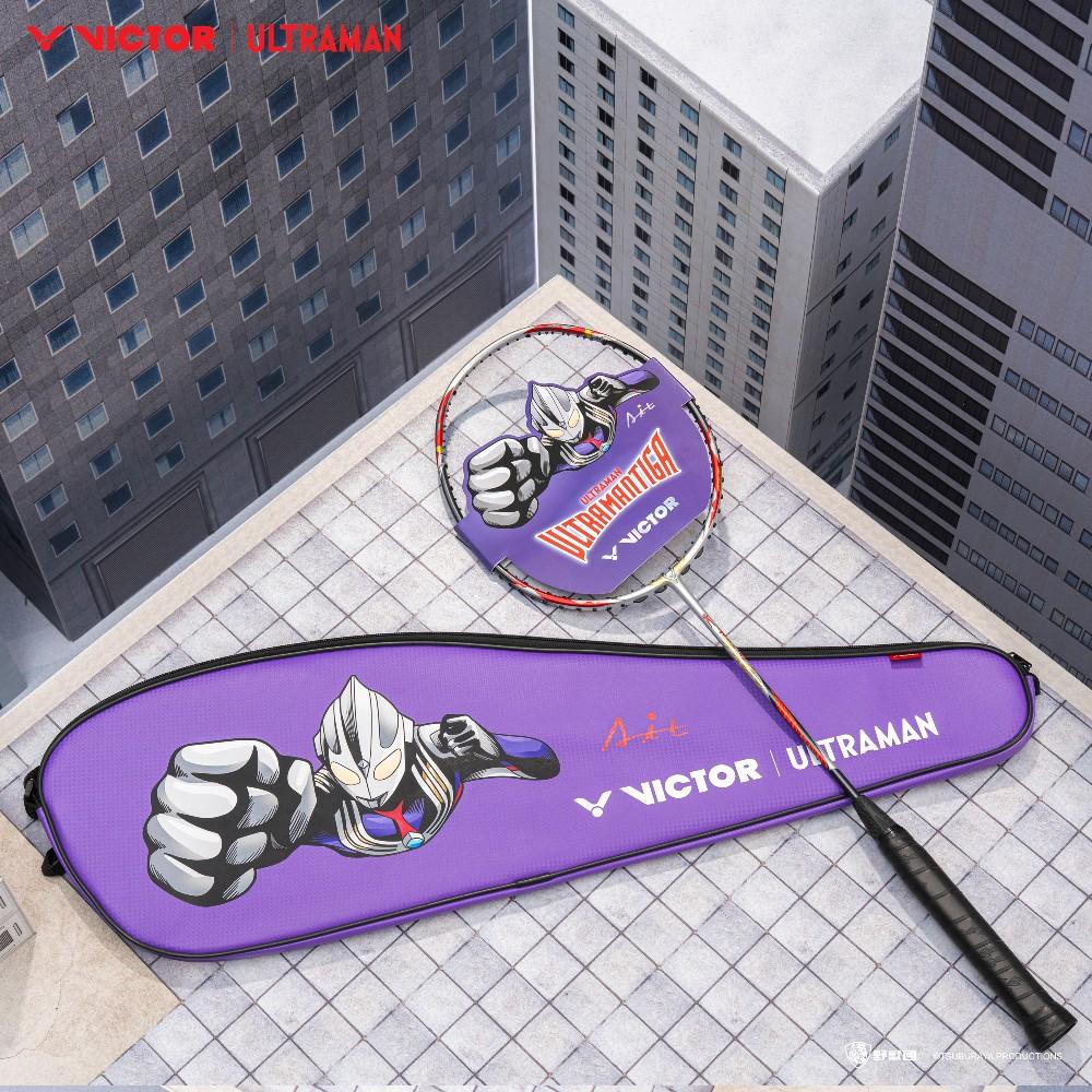 Victor x Ultraman Thruster K Ultraman Tiga Racket TK-ULTRAMANTIGA-S (Glossy Silver) Racket and Cover Front View