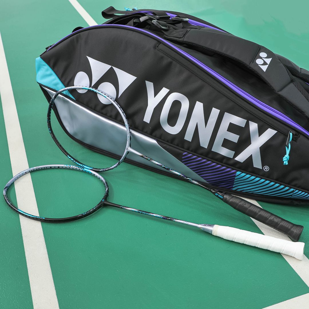 Yonex Astrox 88 S Pro (Silver/Black) Two Rackets and Bag