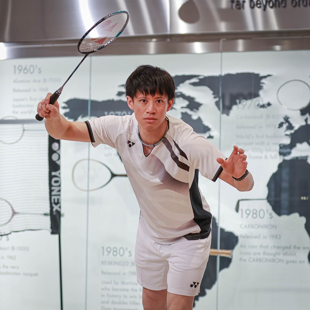 Yonex Astrox 88 S Pro (Silver/Black) Yonex Male Athlete Defense Pose