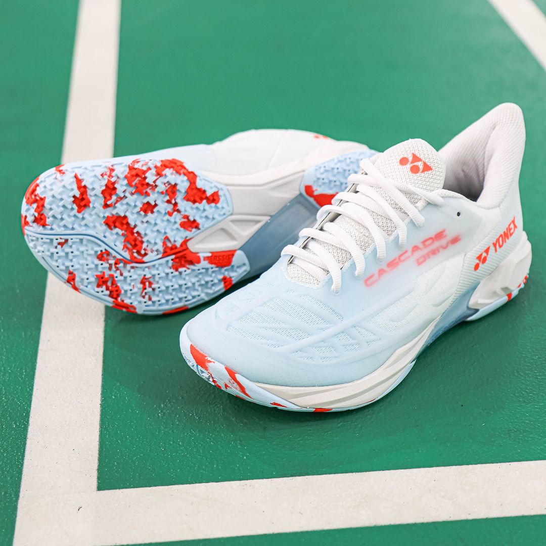 Yonex Cascade Drive 2 (White/Water Blue) On Court View