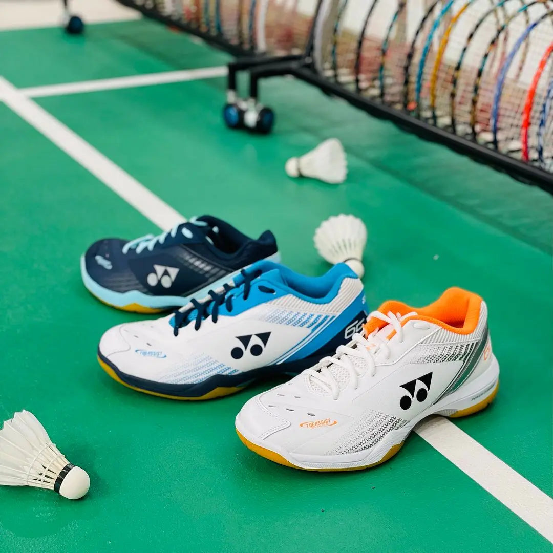 Yonex Power Cushion 65 Z3  Women's Shoe (Navy Saxe) On Court