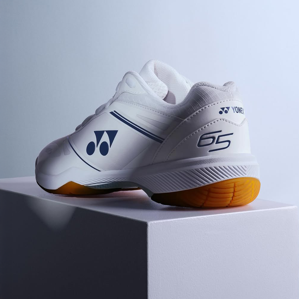 Yonex Power Cushion 65 Z4 Women's Shoe (White) Behind View Poster