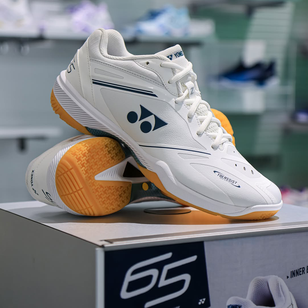 Yonex Power Cushion 65 Z4 Women's Shoe (White) Display View