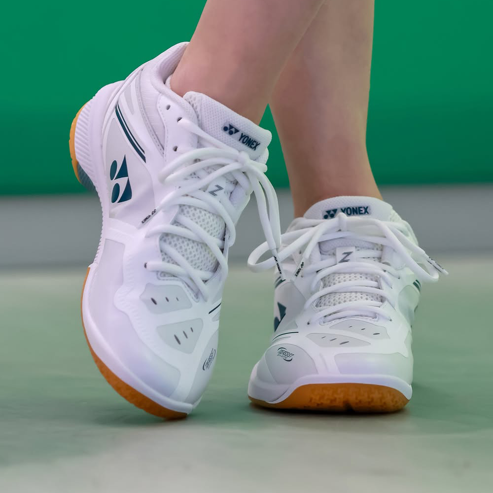 Yonex Power Cushion 65 Z4 Women's Shoe (White) Twist Leg Wearing View