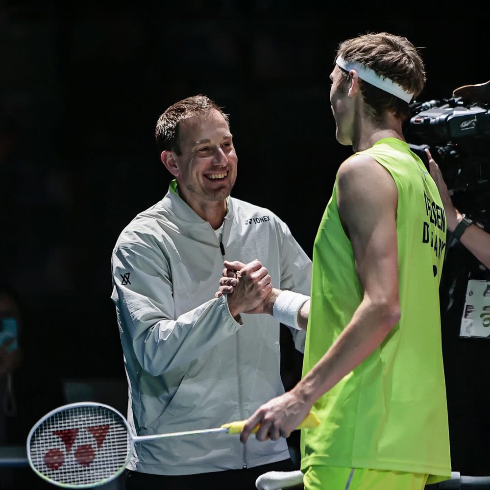 Yonex x Viktor Axelsen Junior Sweat Shirt 30109JGRB (Grayish Beige)