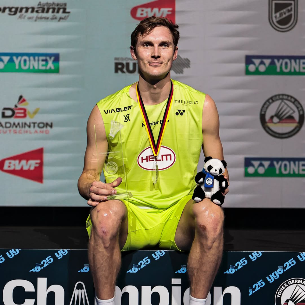 Yonex x Viktor Axelsen Astrox 100VA Tour Limited Edition (Dark Olive) (Astrox 100 VA Tour)